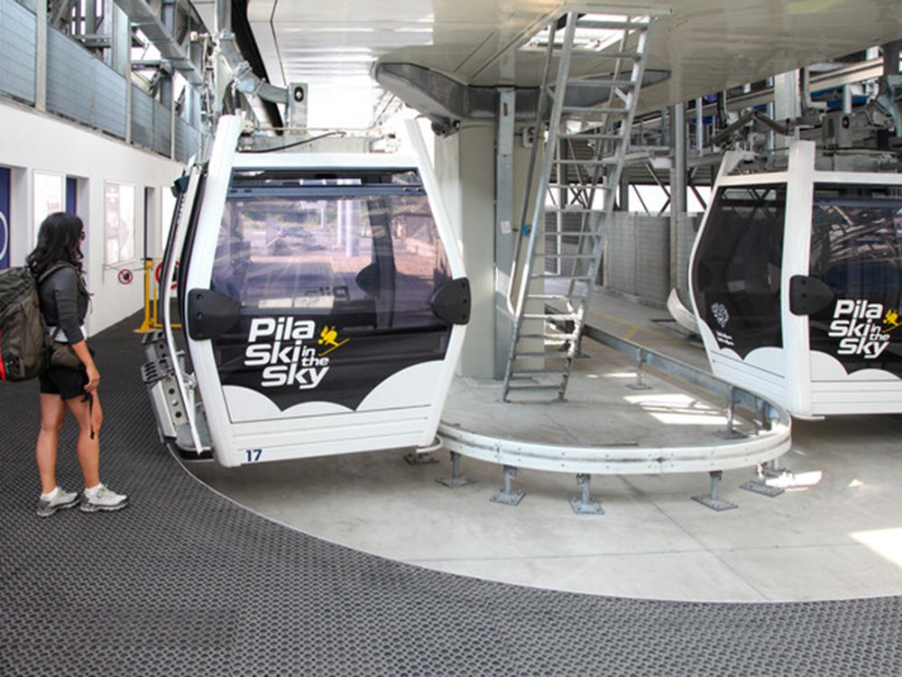 Evening openings of the Aosta-Pila gondola lift