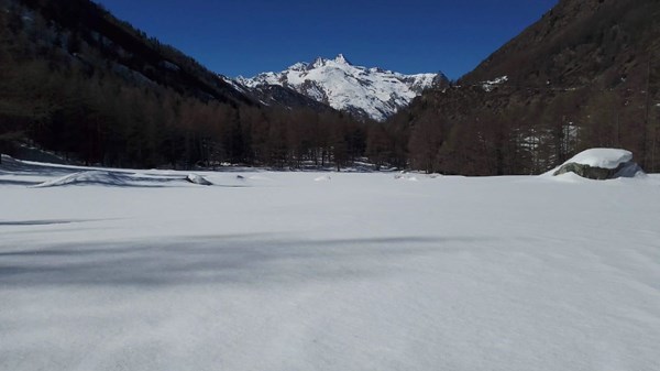 Snowshoe hike to the Urtier Valley