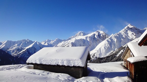 L’alpeggio di Les Ors e il magico mondo della neve