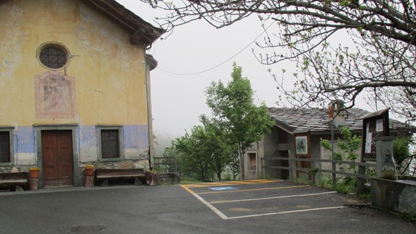 Orbeillaz Kirche Parkplatz