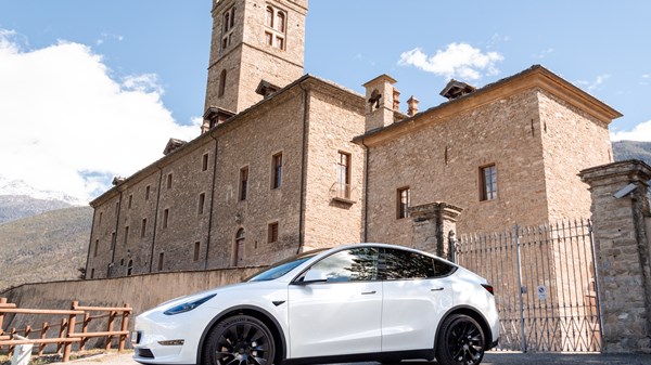 Alquiler de coches Tesla Model Y Long Range 