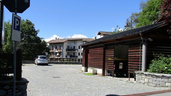 Parking Quinçod vers le pavillon communal