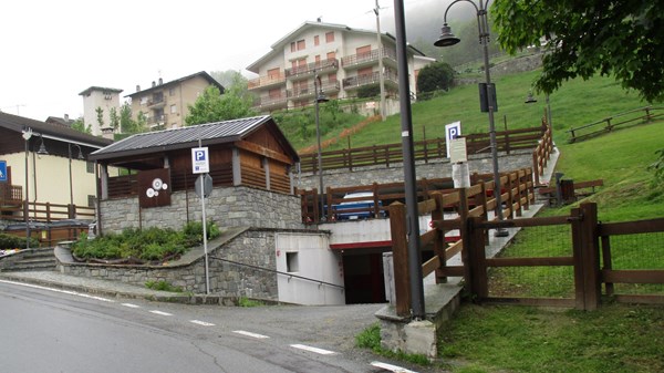 Parking Quinçod derrière la Mairie