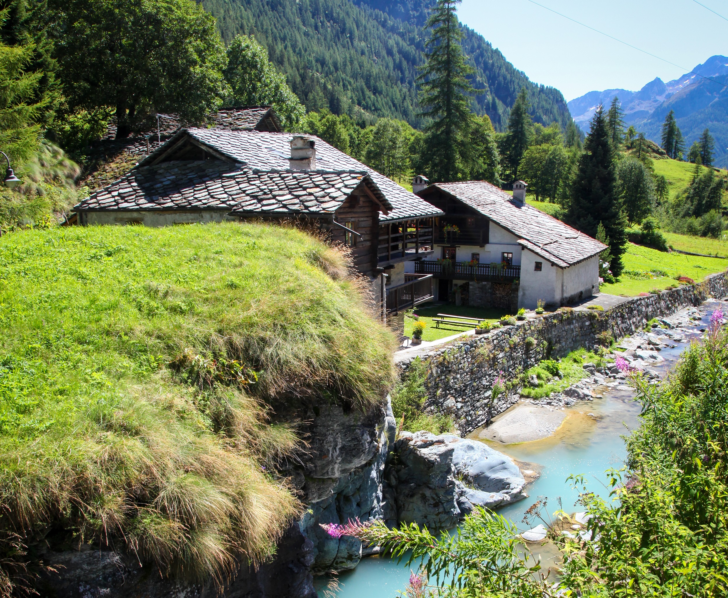 Case sul torrente Lys