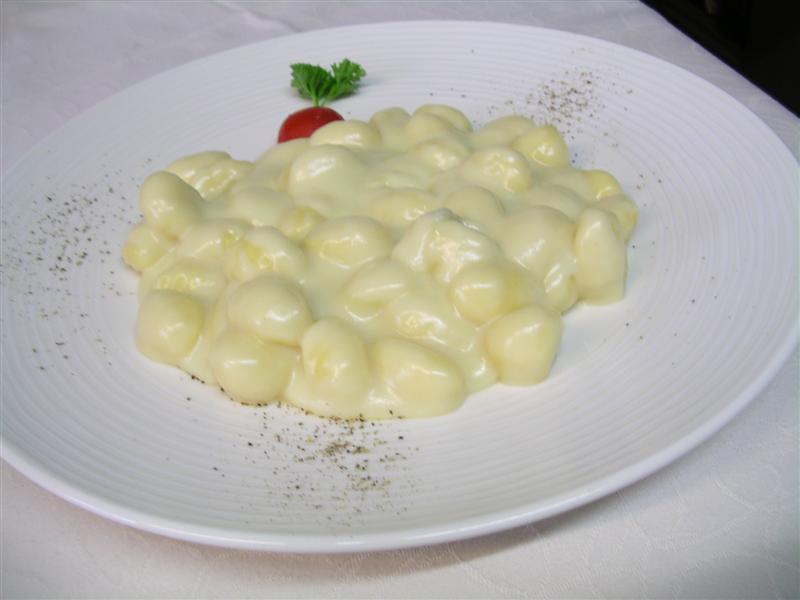 Piatti tipici: Gnocchi con fonduta