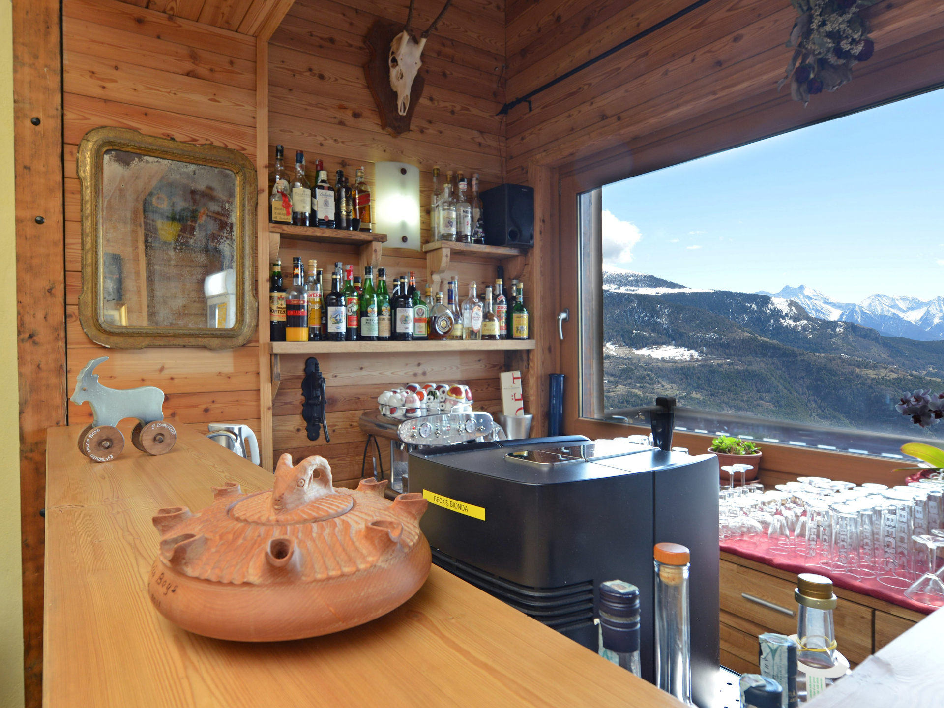 Coin bar et vue sur la vallée