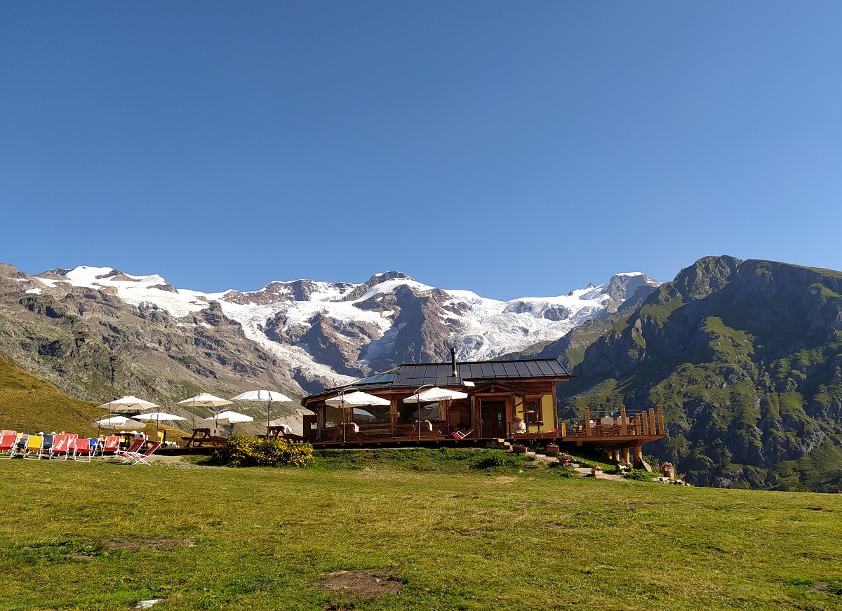 Il ristorante e la vista sul Monte Rosa