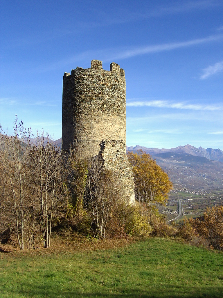 Restos del torreón y de la muralla