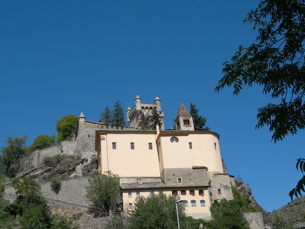 La iglesia y el castillo