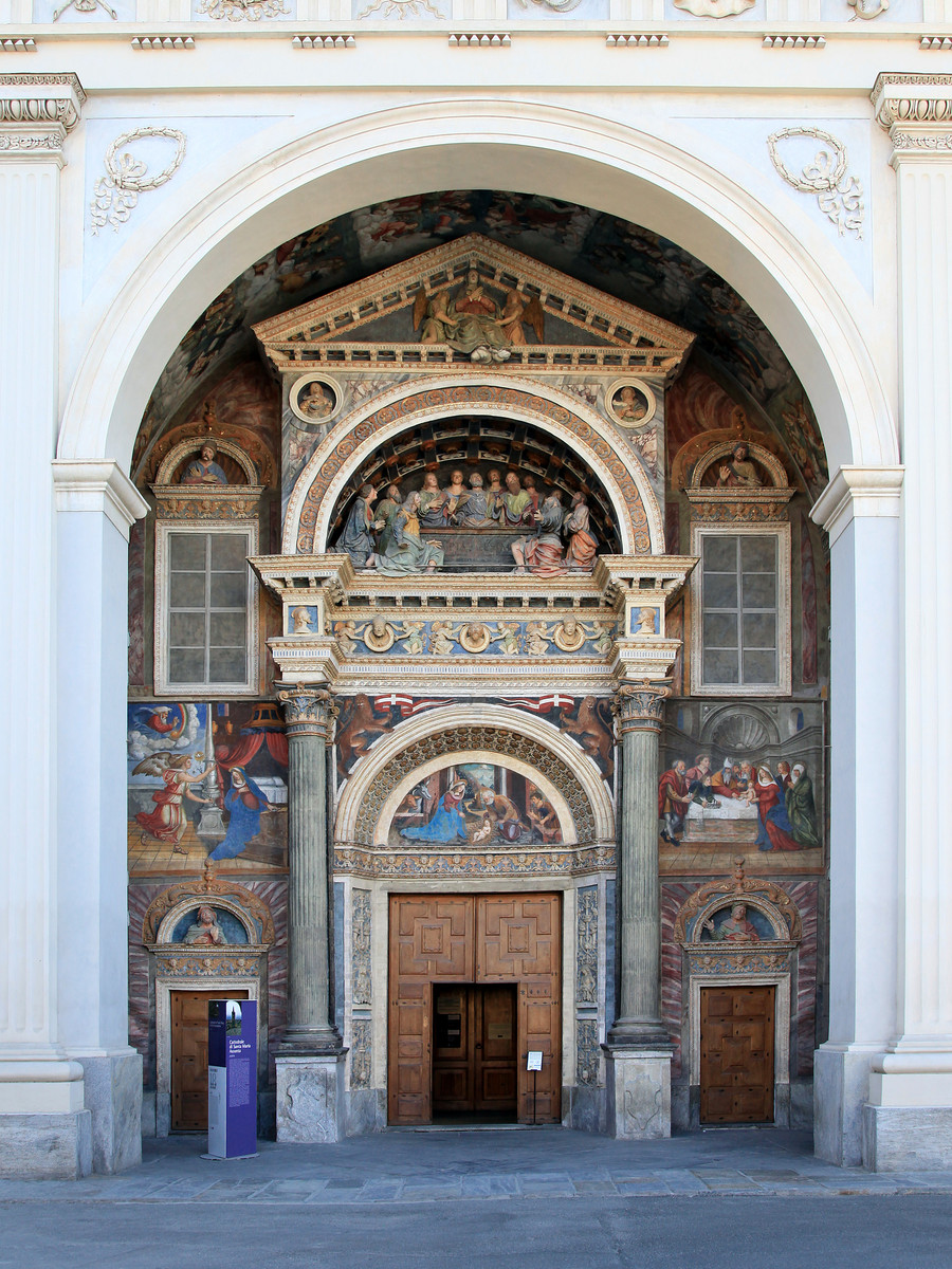 Vorhalle aus dem sechzehnten Jahrhundert in der neoklassischen Fassade