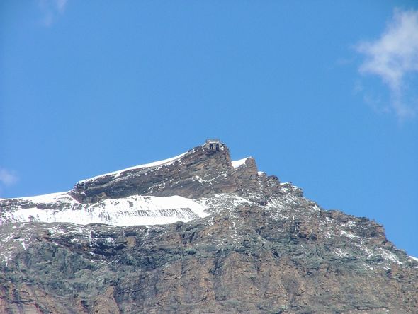 Crête du Lion avec le bivouac Carrel