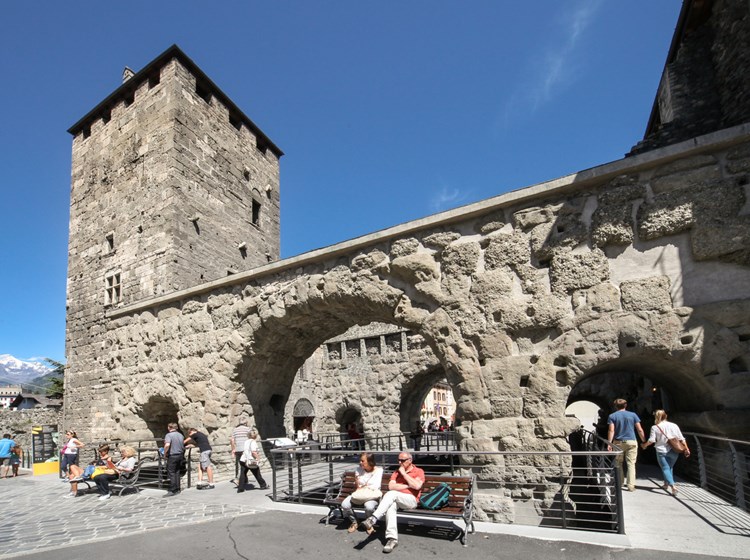 Porta Praetoria e Torre dei Signori di Quart