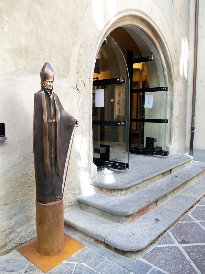 Estatua de San Grato en bronce