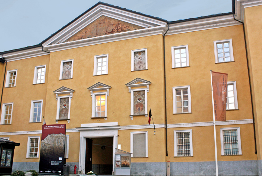 The façade of the palace hosting the MAR