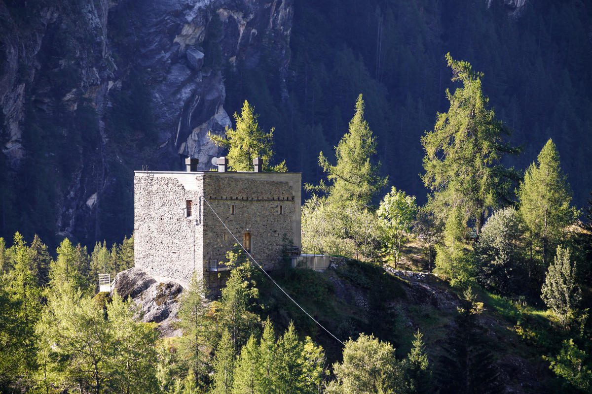 Casa fuerte de los señores de Avise