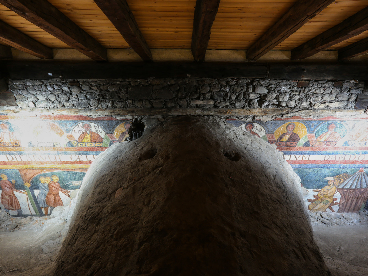 Frescoes in the attic