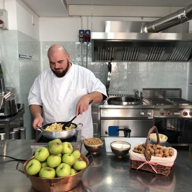 Preparazione della composta di mele