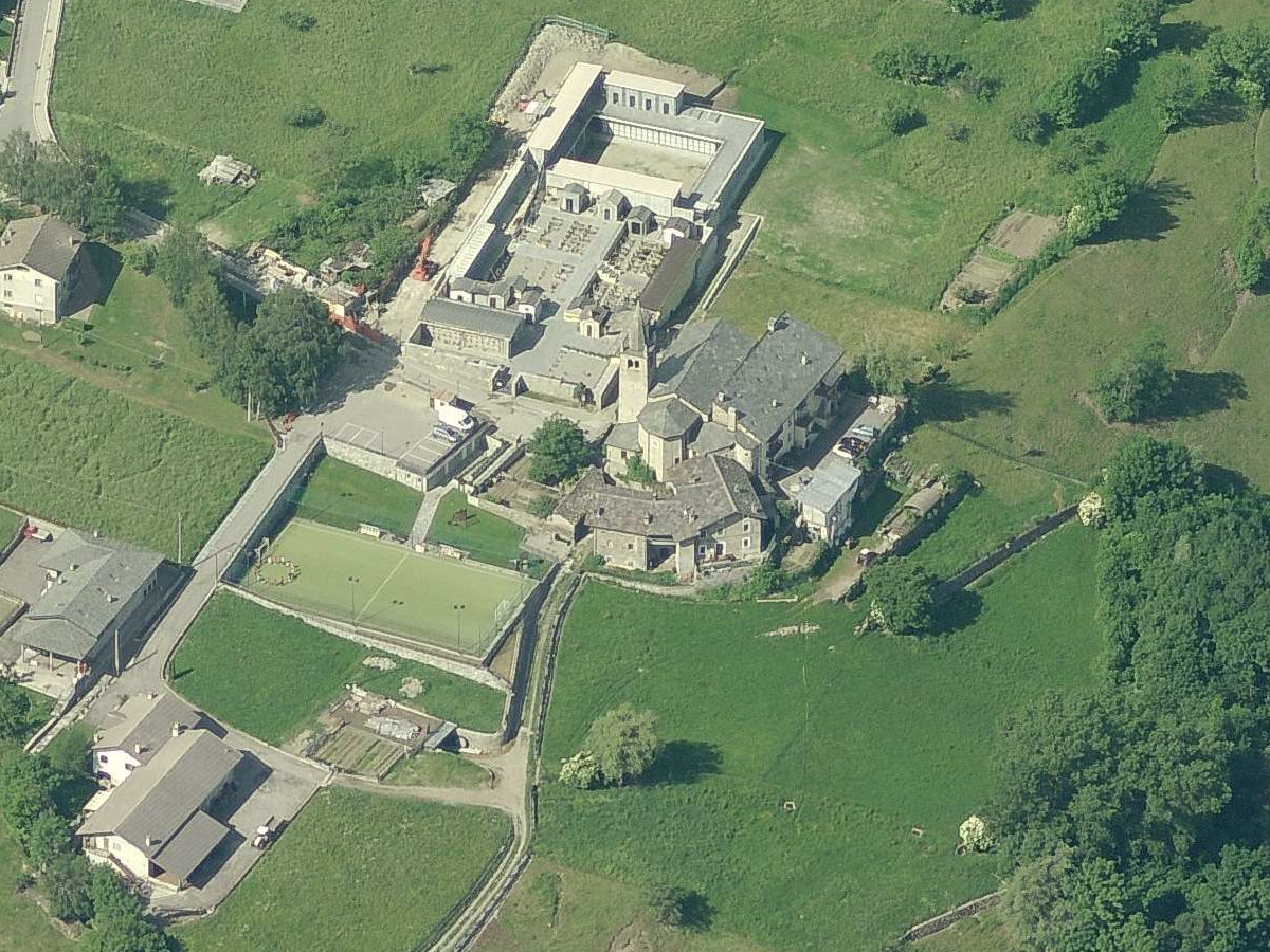 Église de Sainte Colombe et vestiges du château