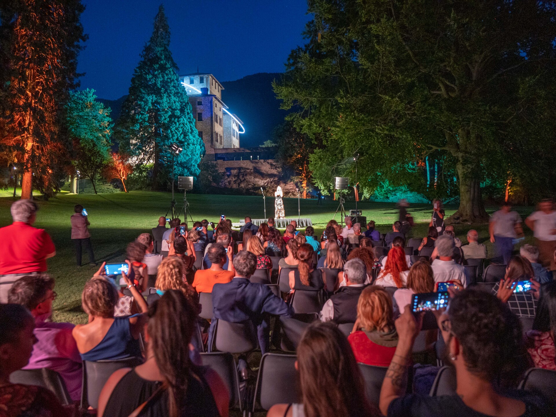 concierto en el parque del castillo Gamba