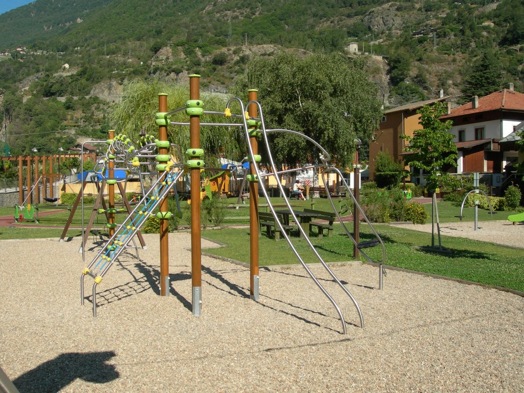 Parco giochi in V. Chanoux - Hône