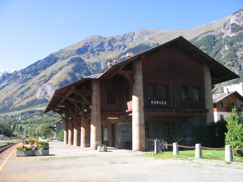 The train station in the summer