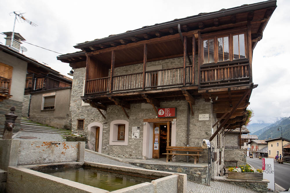 La sede IVAT, Maison de l'Ours