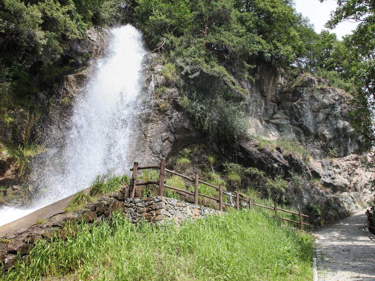 Arlaz waterfall