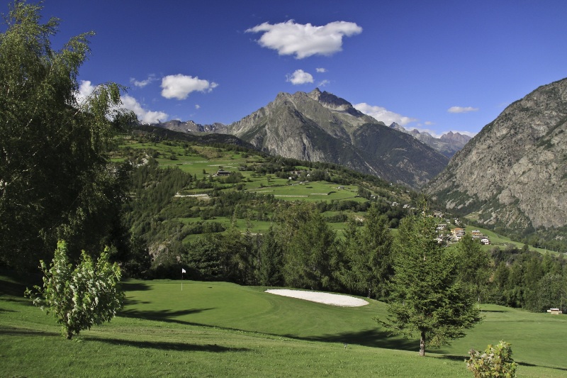 Panorama dai campi del Golf Club Arsanières