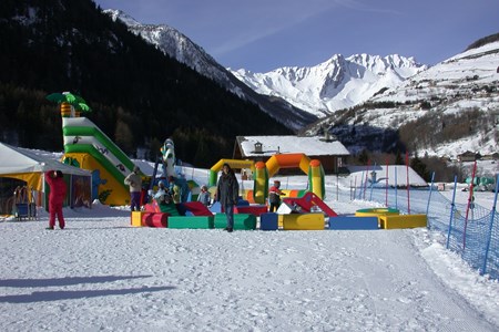 Giochi gonfiabili del Baby Snow Park di Flassin