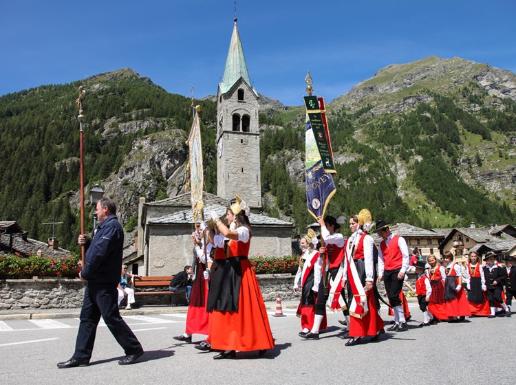 Processione in costume