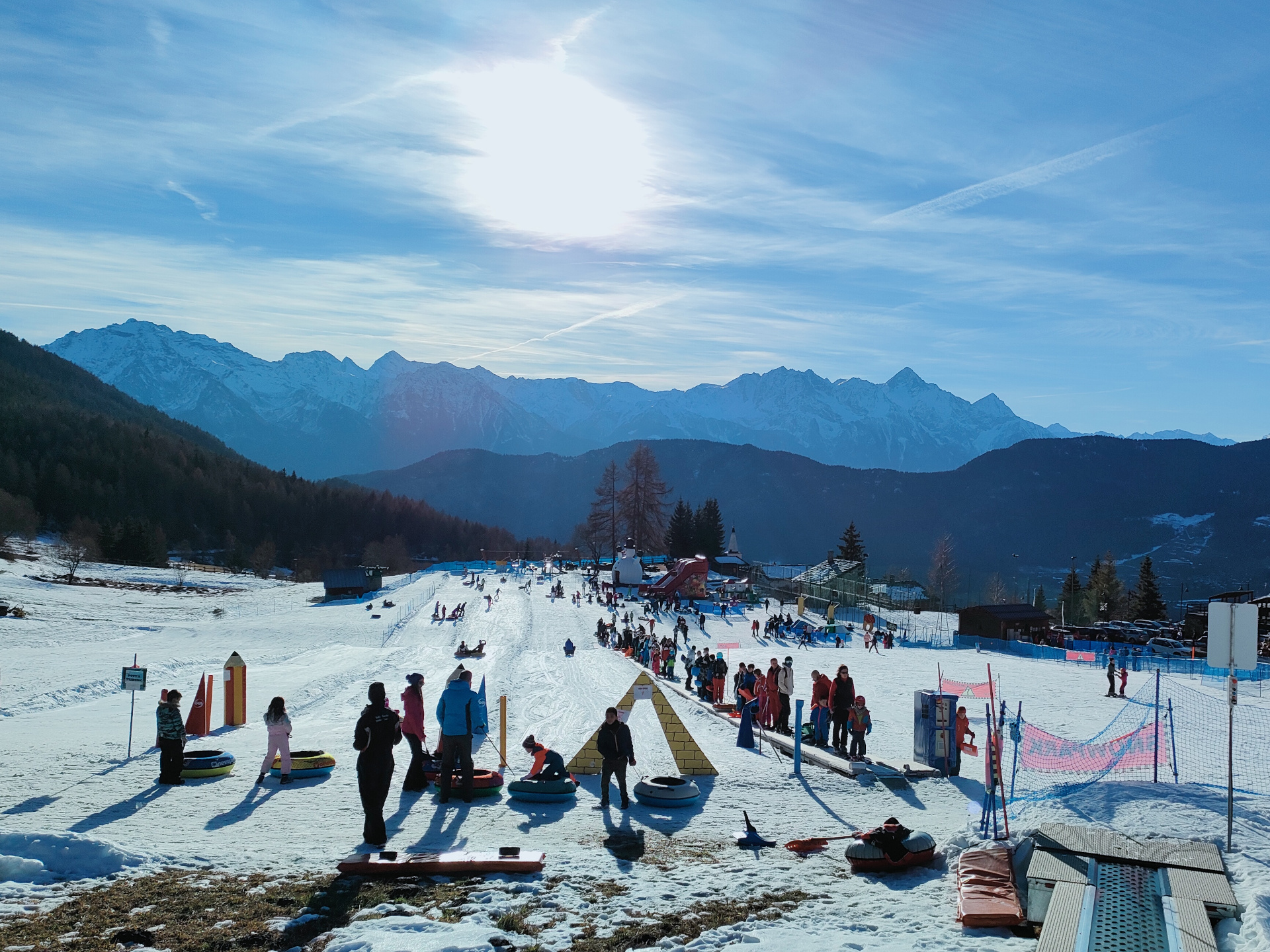 Parc de jeux sur la neige
