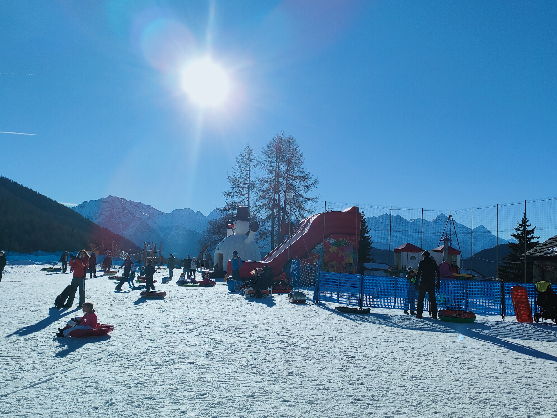 Parc de jeux sur la neige
