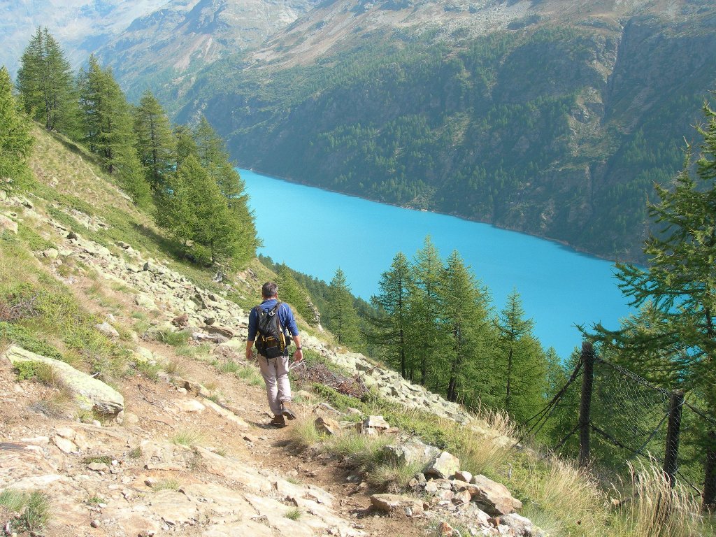 Scendendo verso il Lago di Place Moulin - Bionaz