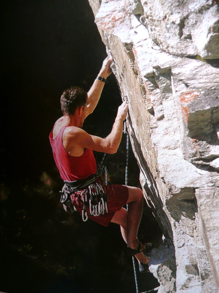 Alpinista en el sector alto