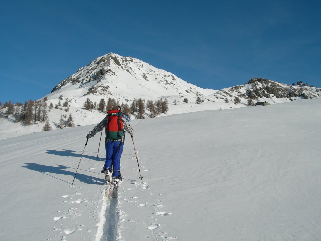 The peak, to the right of the hillock