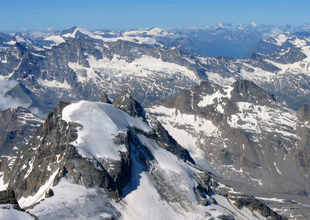 La calotte du Ciarforon, vue du Gran Paradiso