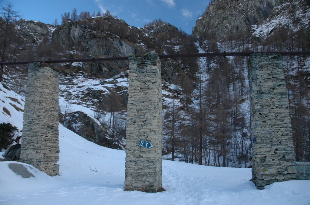 Il caratteristico acquedotto di Pont - Ollomont