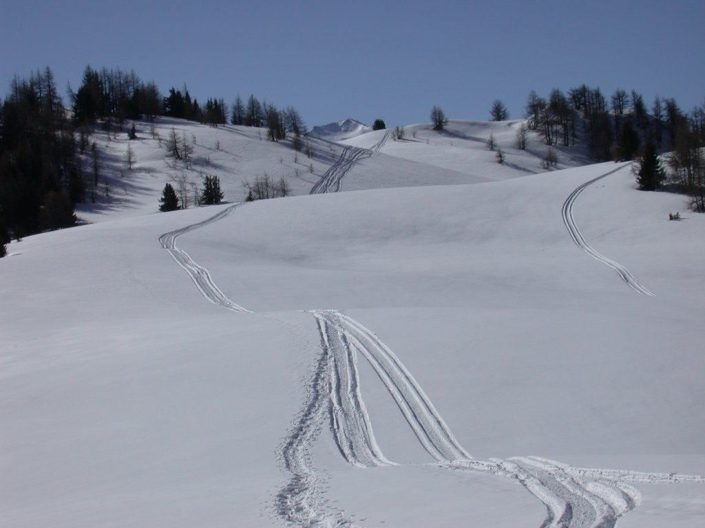 The snowy hills that precede the Court de Bard