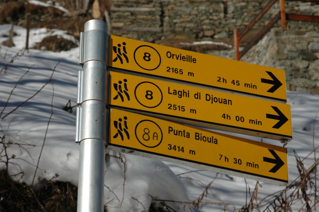 Markierungspfähle am Start