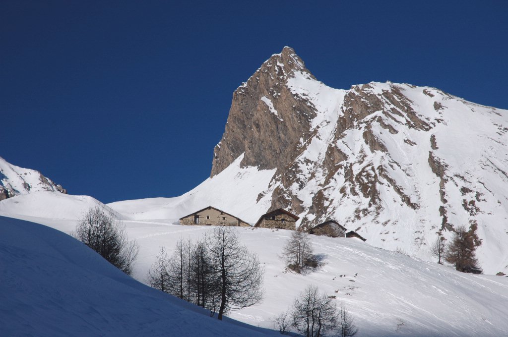 A glimpse towards Arp du Bois