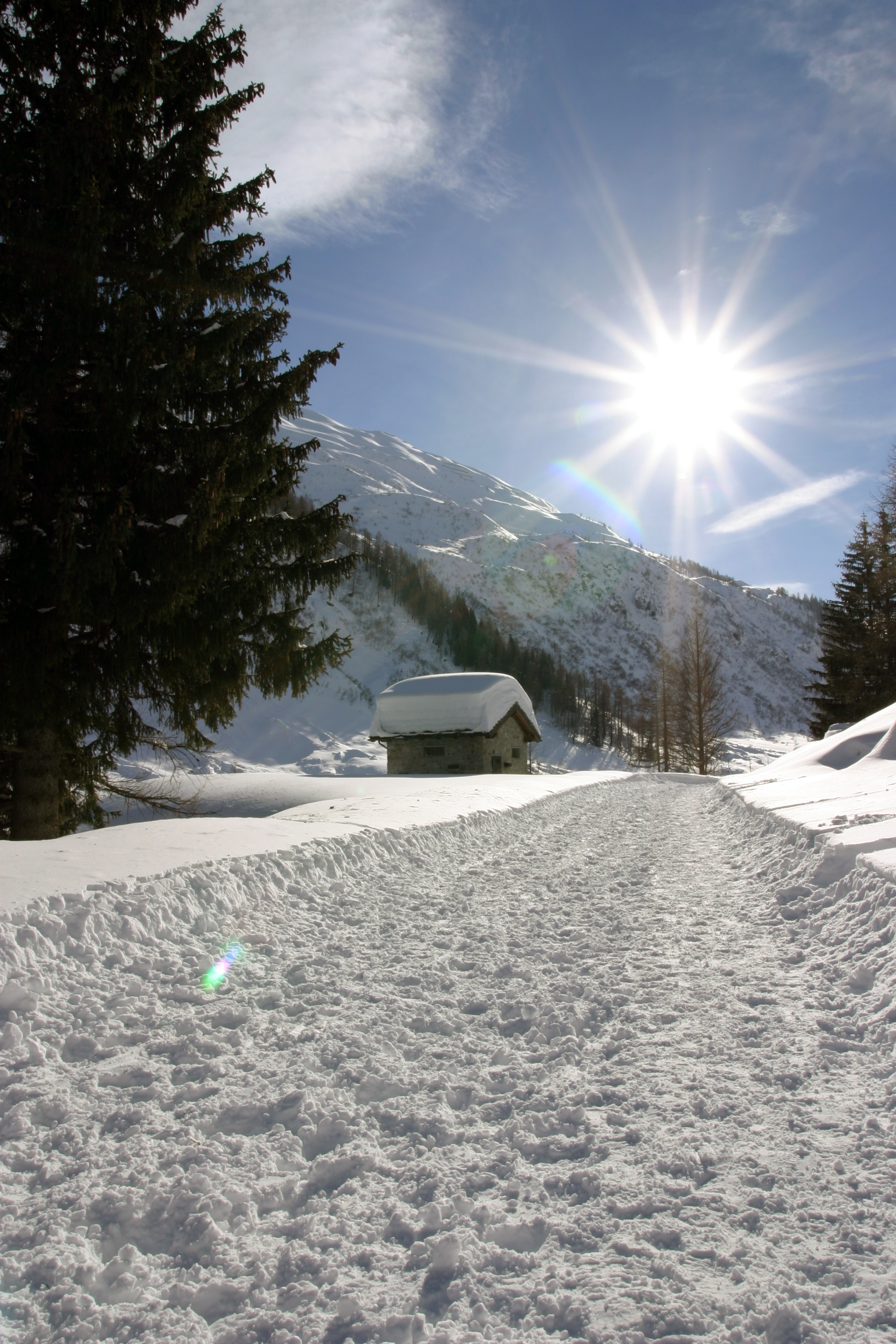 Pedestrian trail from Planpincieux to Lavachey