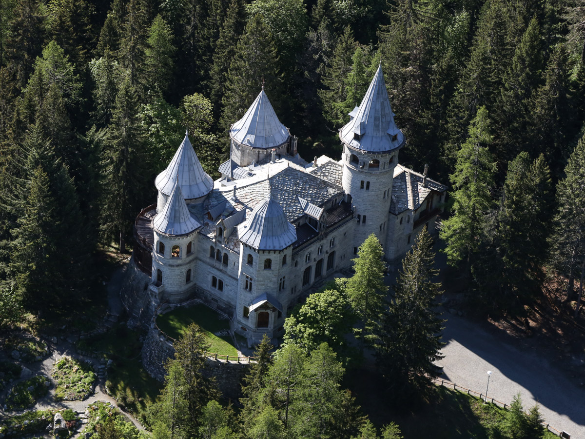 Le château Savoie près de Gressoney-Saint-Jean