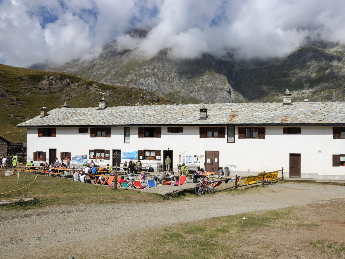 Dondena Mountain Hut