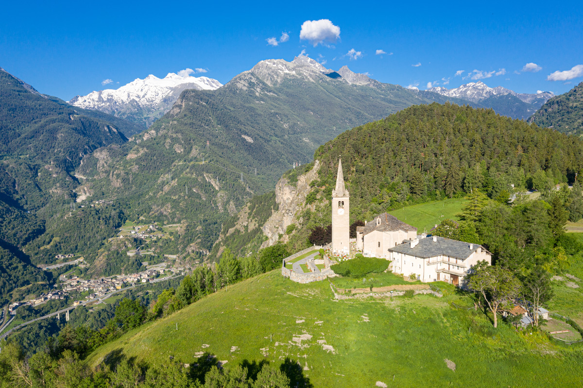 La chiesa parrocchiale di San Nicola a Saint-Nicol