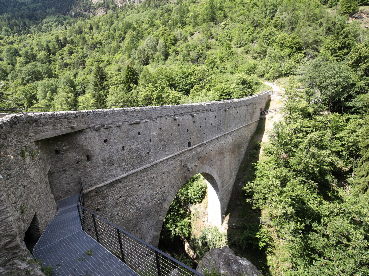 Roman aqueduct-bridge of Pont d'Ael