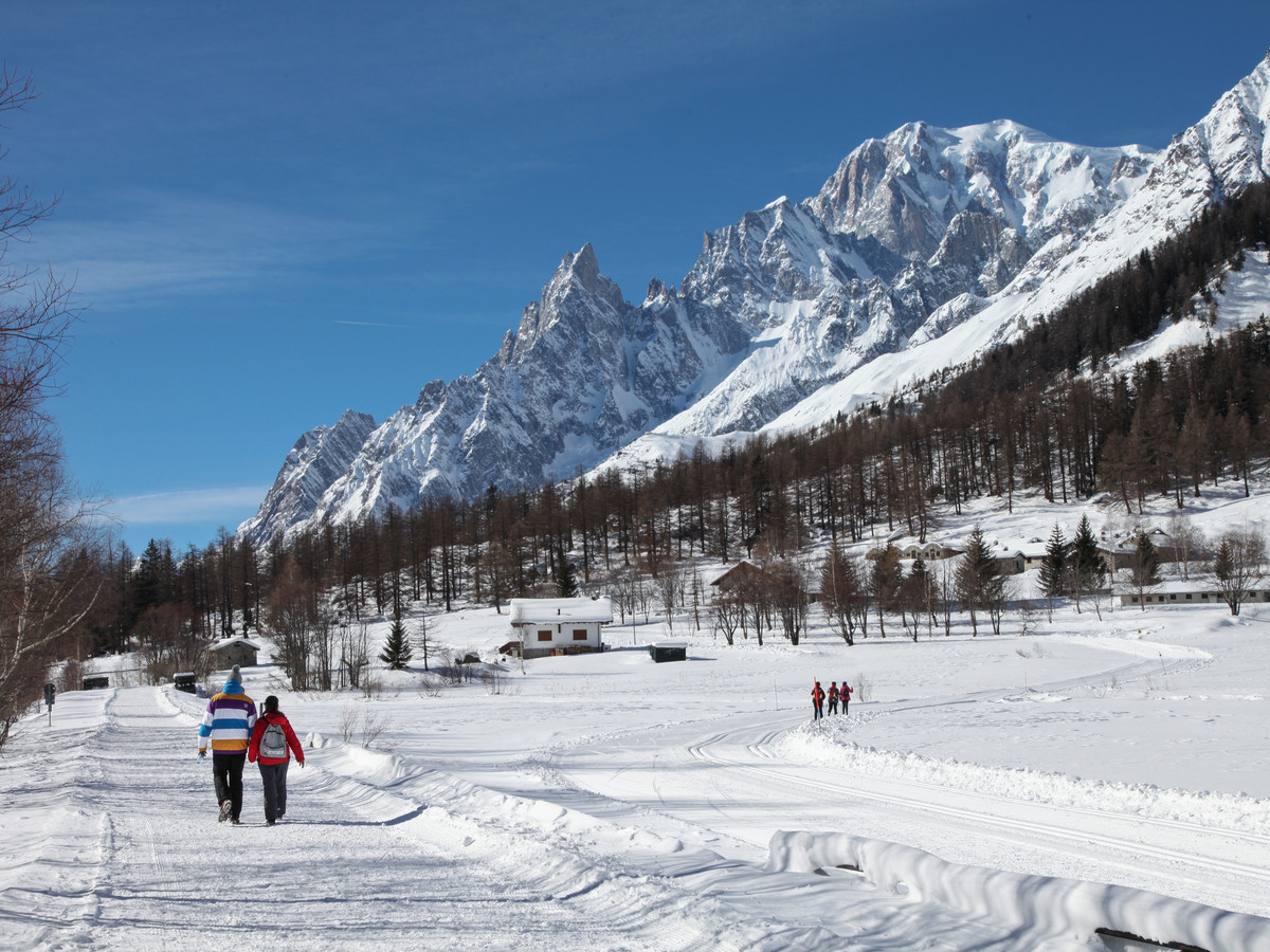 En se promenant sur neige dans le Val Ferret