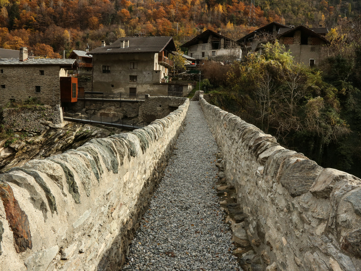 Die römische Aquäduktbrücke von Pont d'Ael