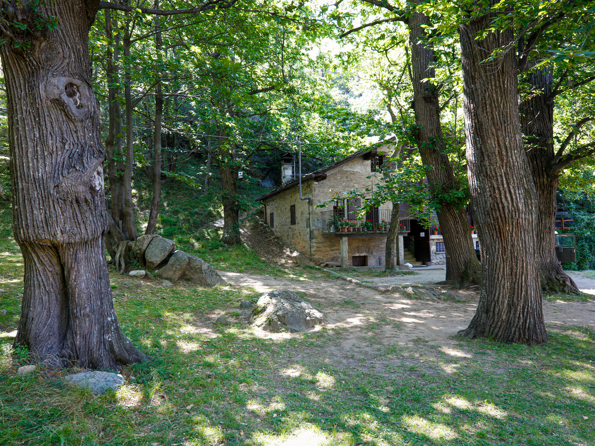 Lo Dzerby Bauernhaus Restaurant in Machaby