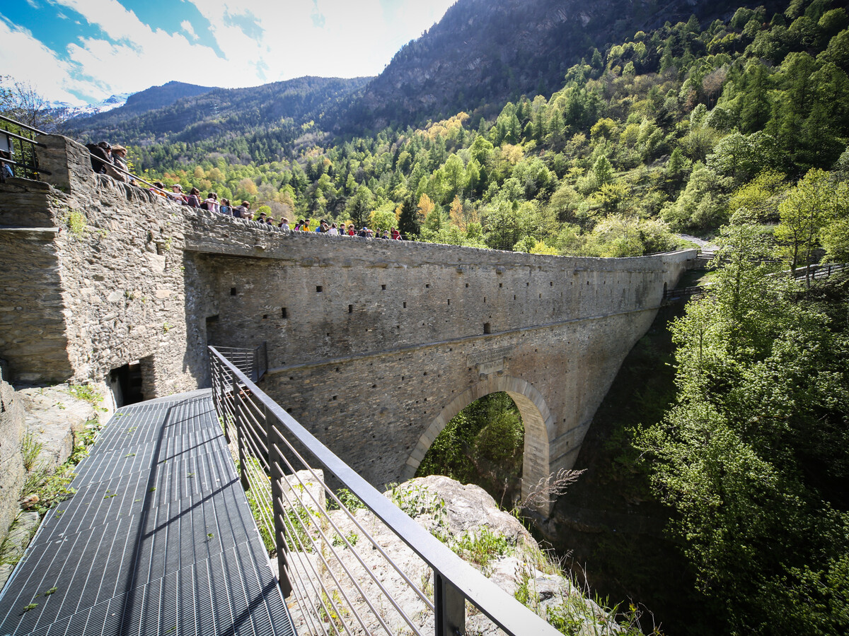 Ponte-acquedotto romano di Pont d'Ael