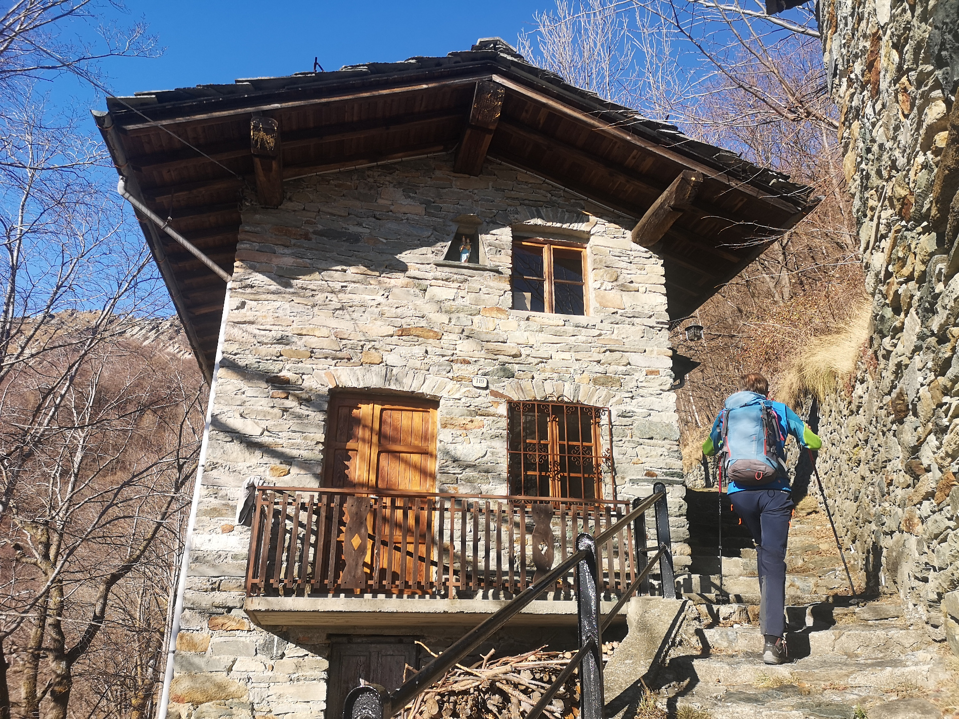 stone house in Courtil